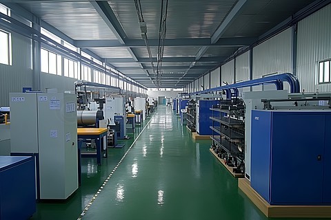 智能工廠新篇章 藍(lán)色機(jī)械臂與精密金屬加工的未來